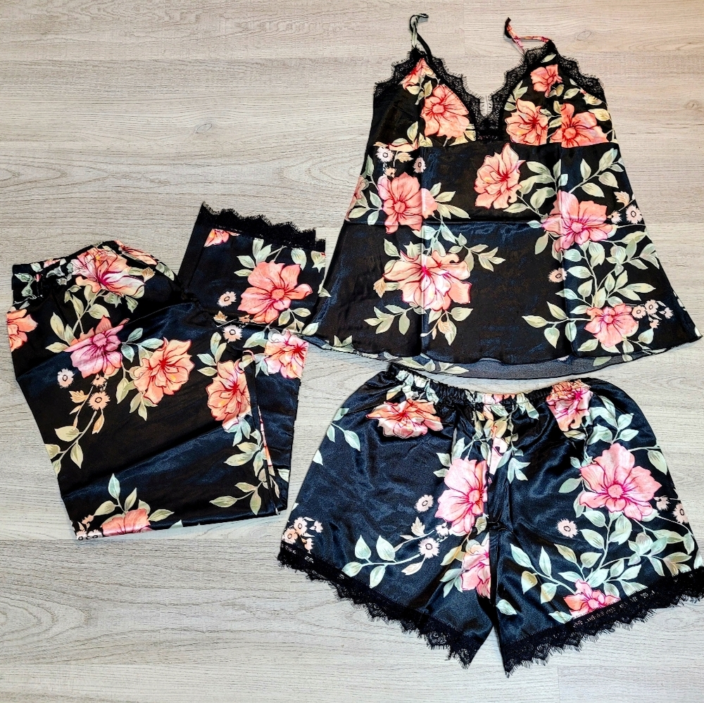 New 3 piece pajama matching set Size Large